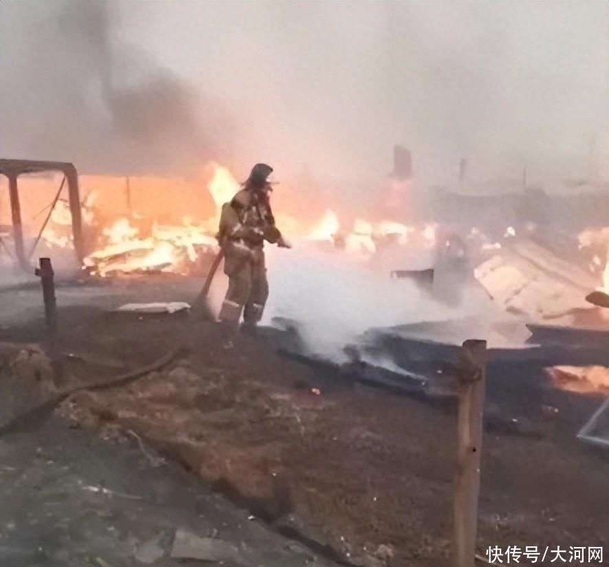 俄军兵营突发大火，数千人紧急疏散，俄军兵营突发大火，大规模疏散行动启动