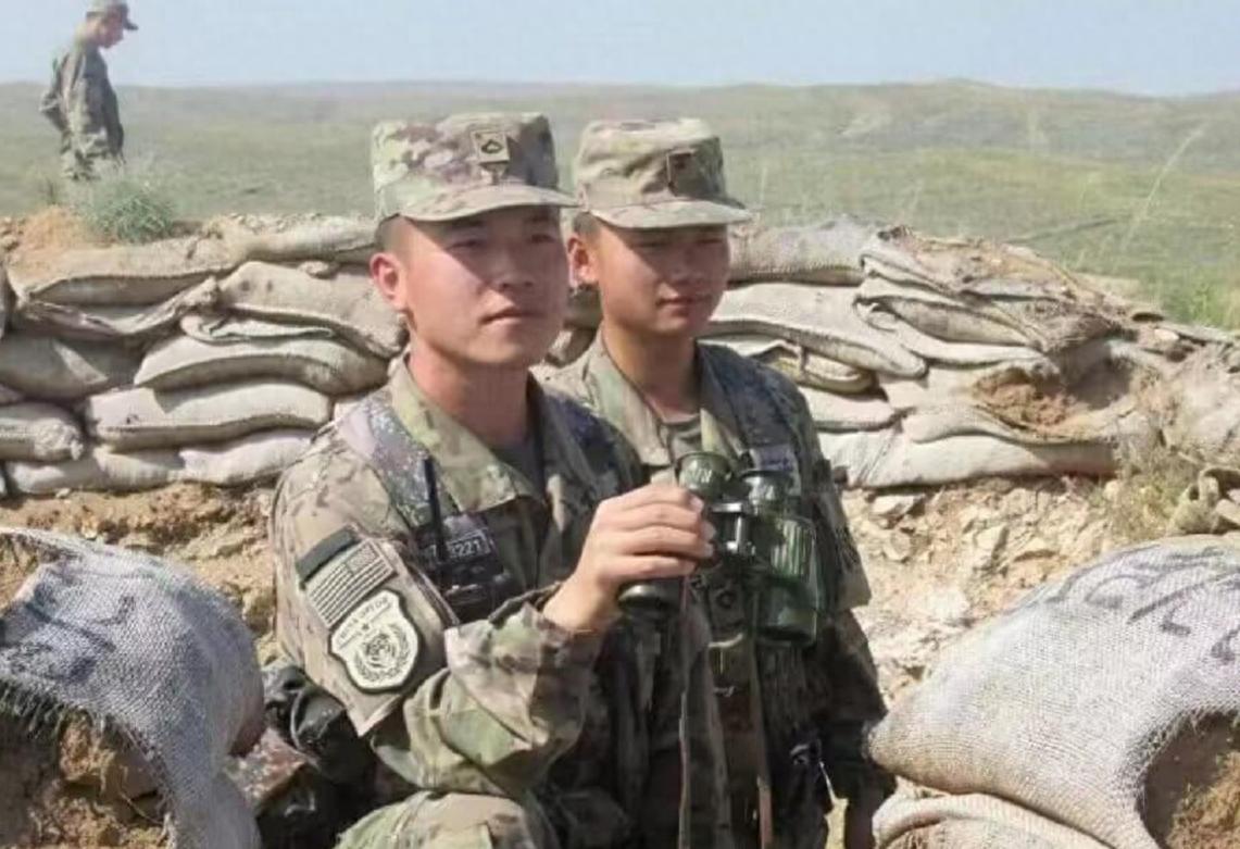 最新迷彩服款式研究，时尚与功能的完美结合，最新迷彩服款式研究，时尚与功能融合之典范