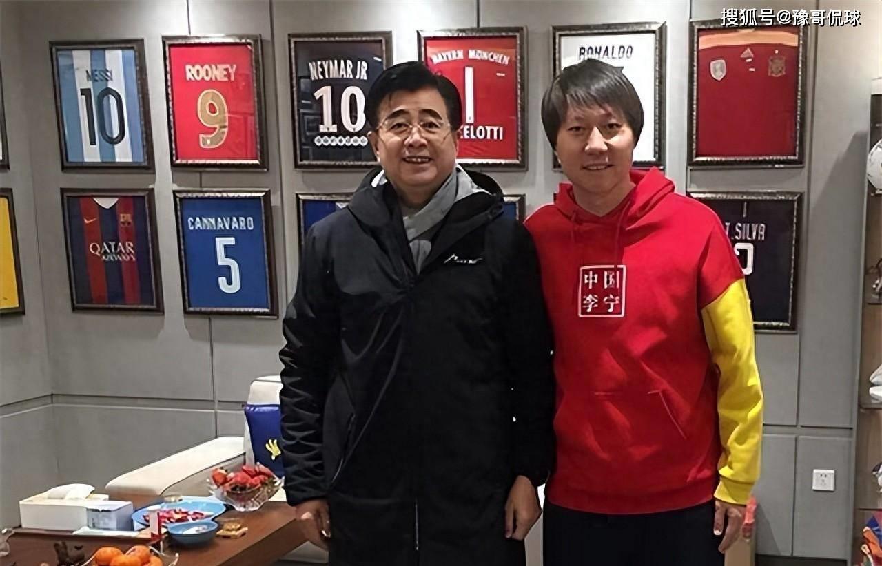 依法治军的开场，构建法治化军队的新时代篇章，新时代依法治军的开篇，构建法治化军队的新篇章