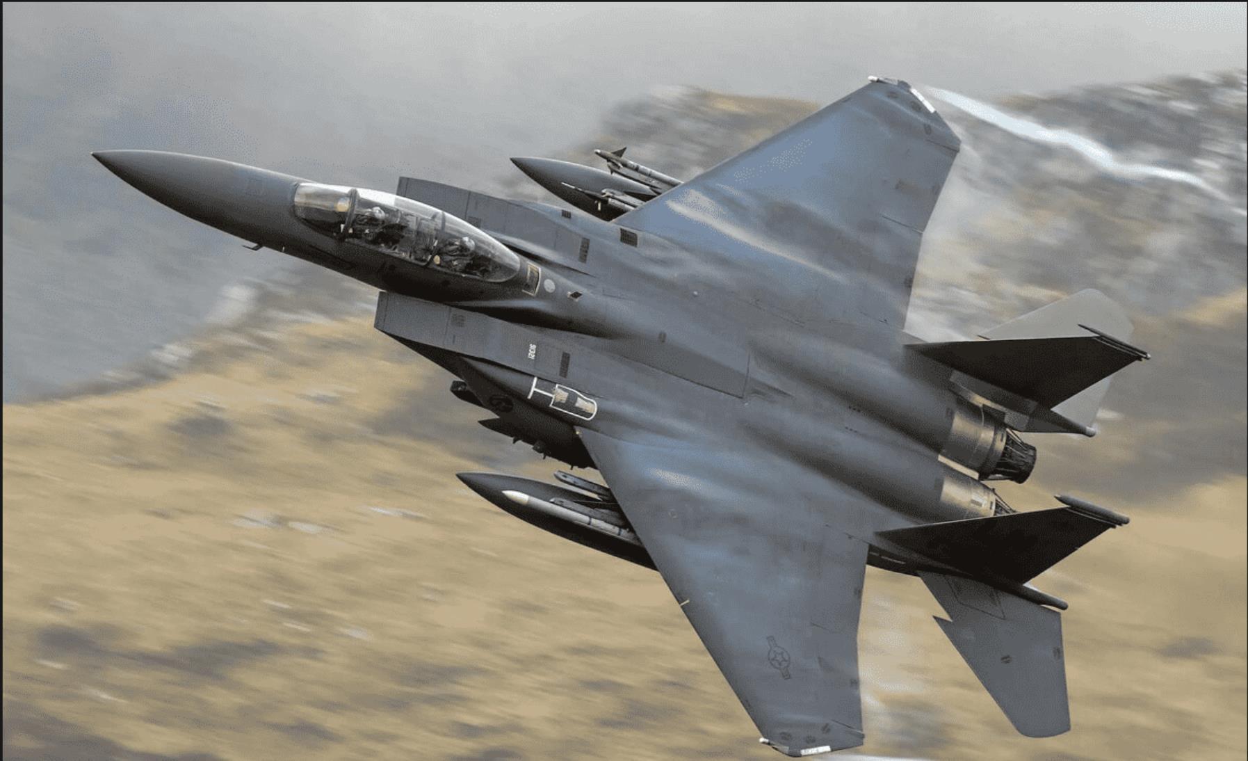 歼-10与枭龙对决F-15，空中力量的较量，歼-10与枭龙对决F-15，空中力量的巅峰较量