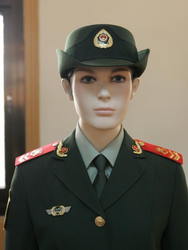 女兵穿军装的样子,坚韧与柔美的完美结合,女兵军装风采,坚韧与柔美的完美融合
