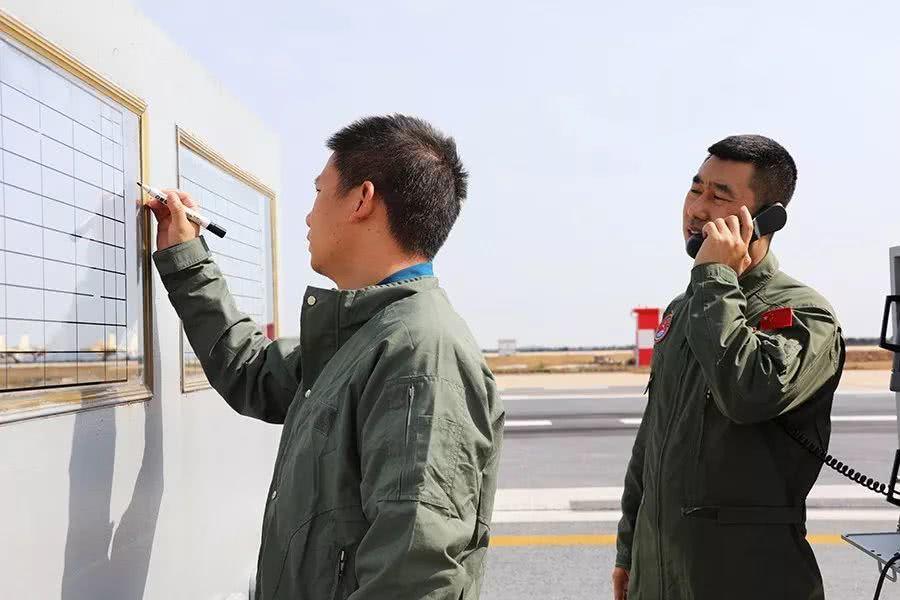 歼15训练视频，揭示中国海军航空兵战斗力量的成长与蜕变，歼15训练视频展现中国海军航空兵战斗力量成长与蜕变