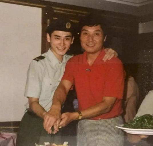 中国颜值最高的军人——英勇与魅力的完美结合，中国最帅军人，英勇与魅力的卓越融合