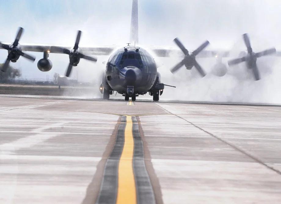 AC-130与A-10的威力对比，谁更胜一筹？，AC-130与A-10，谁更具优势？威力对比解析