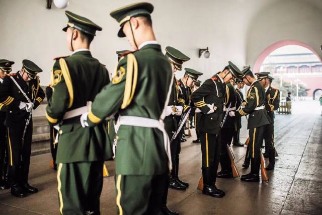 北京国旗护卫队的荣耀与使命，北京国旗护卫队的荣耀与责任，使命传承的庄严仪式