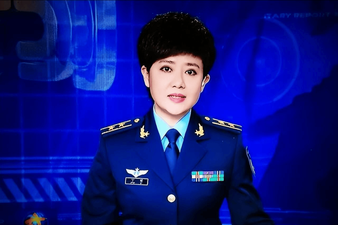 央视辞职的军事节目主持人，跨界转型与媒体变革的缩影，央视军事节目主持人跨界转型，媒体变革时代的缩影