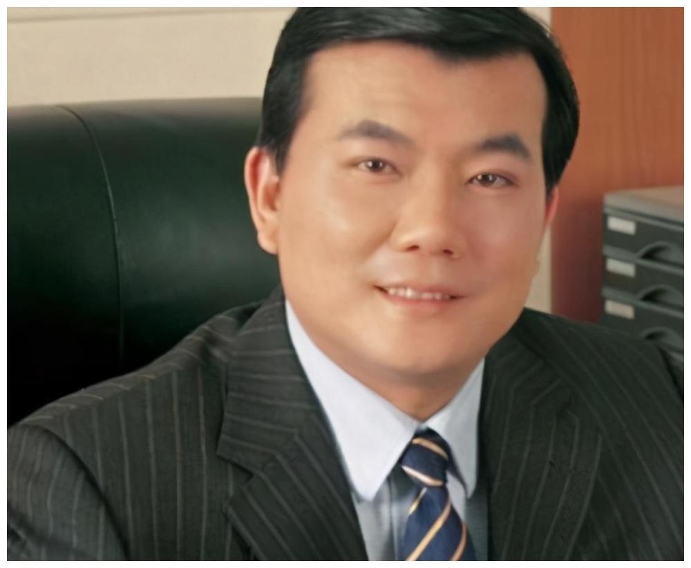 军事频道主持人周雷，声音与使命的交响，军事频道主持人周雷，声音与使命的交响乐章