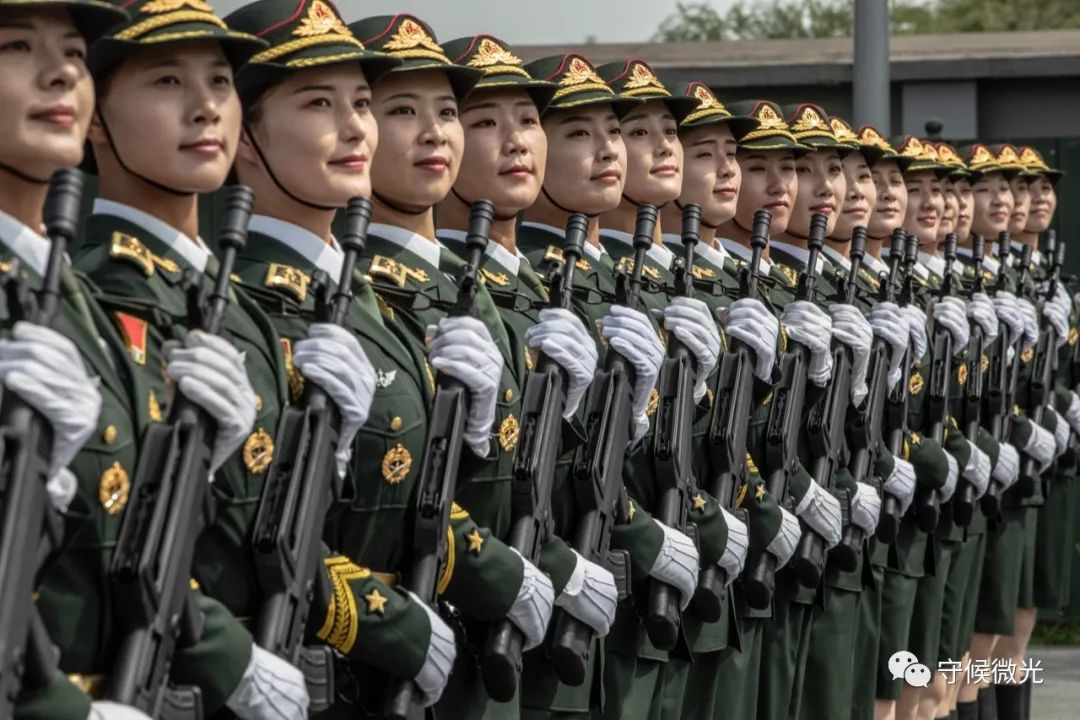 中国女兵队列表演，展现力量与荣耀的舞台，中国女兵队列表演，力量与荣耀的展现