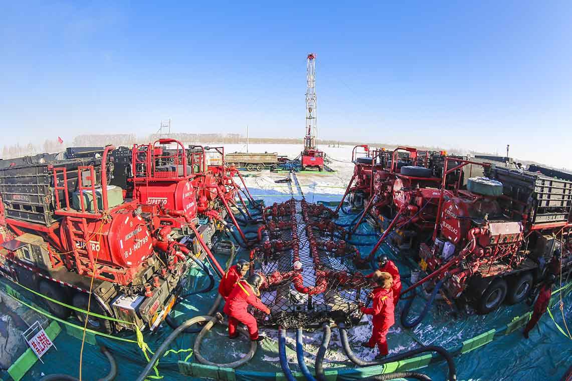 油田最新新闻消息,技术创新与产业进展的深度融合,油田技术创新与产业深度融合,最新新闻及进展报告