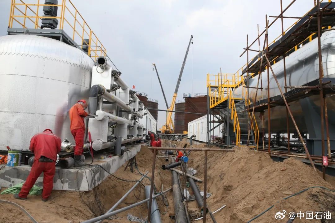 油田最新新闻消息,技术创新与产业进展的深度融合,油田技术创新与产业深度融合,最新新闻及进展报告