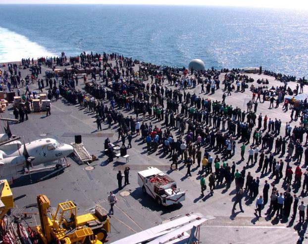 美国尼米兹级航母，庞大力量，海洋霸主，美国尼米兹级航母，海洋霸主之庞大力量