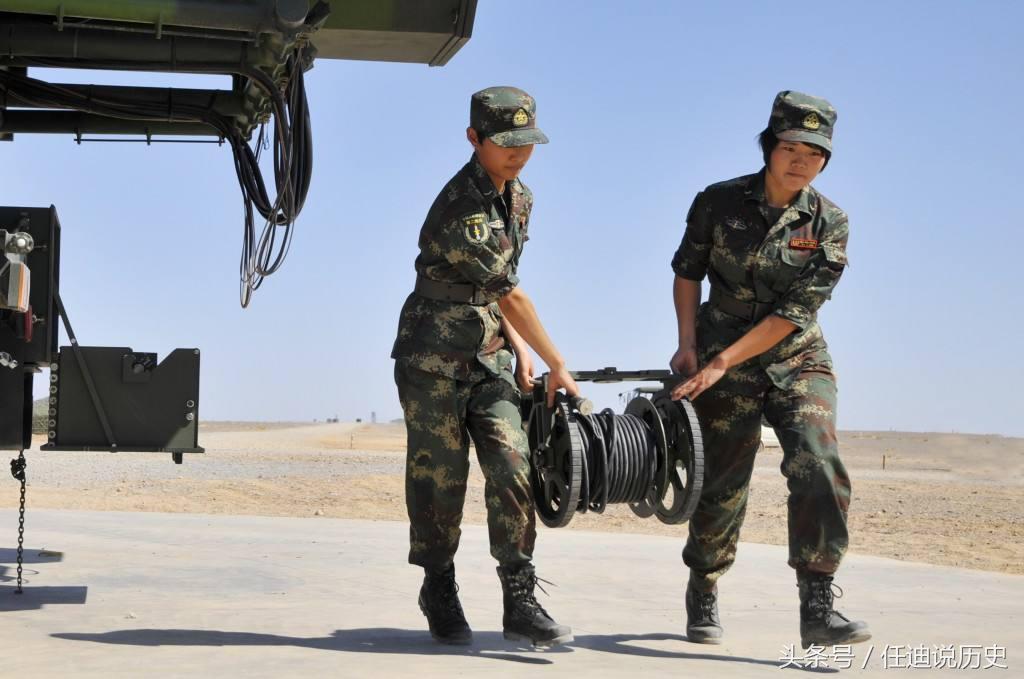 中国女特种兵与文职身份的探索，中国女特种兵与文职身份的双重探索