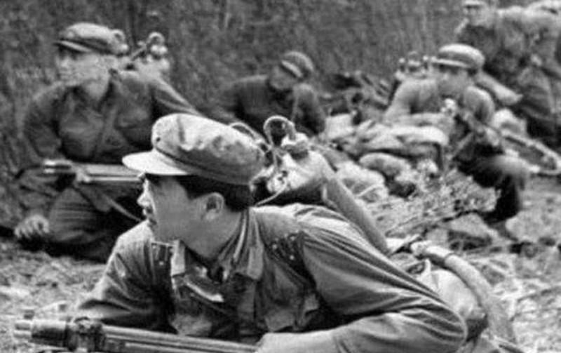 被越南女兵掠走的中国战士，一段复杂的历史回忆，越南女兵与中国战士的复杂历史纠葛