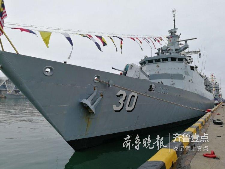 海军节舰艇开放日,坐在军舰上的小男孩的梦想之旅,海军节舰艇开放日,小男孩的军舰梦想之旅