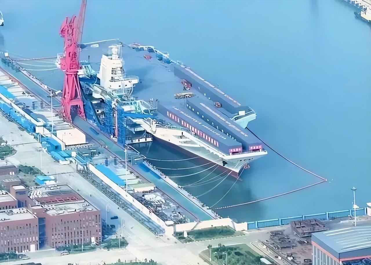 国产小航母，新时代的海洋强国标志，国产小航母，新时代的海洋强国新标志