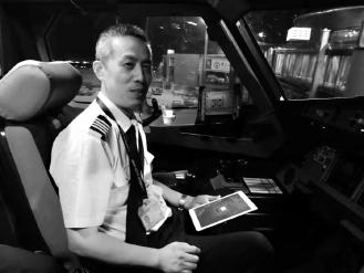 中国空军成立时间的英文解读及其历史背景分析,中国空军成立时间的英文解读及其深远历史背景探析