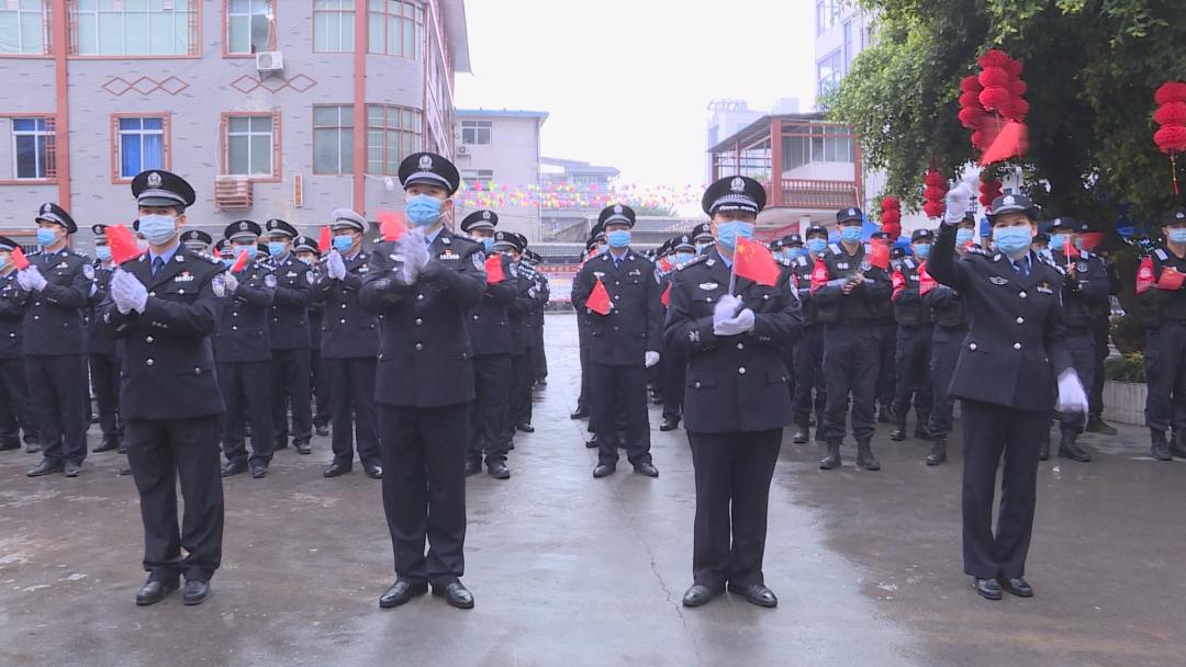 今天是人民警察节，致敬英勇无畏的守护者，人民警察节致敬英勇守护者，守护和平，捍卫正义！