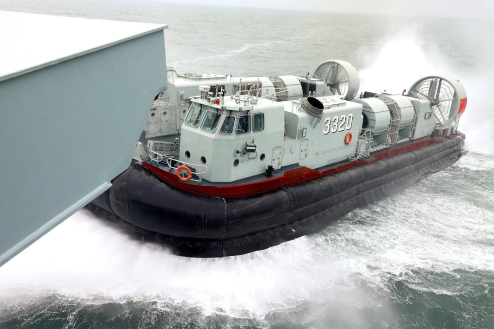 中国国产野牛气垫船，探索水域与陆地的先锋，中国国产野牛气垫船，水域与陆地先锋的探索者