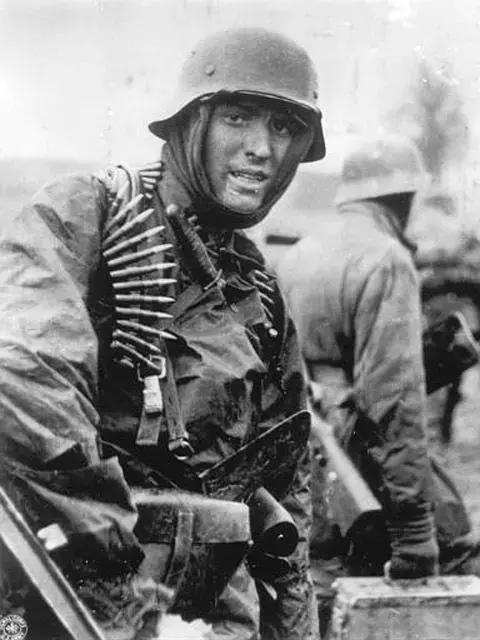 射程500公里火箭炮,现代战争中的远程火力压制利器,远程火力压制利器,射程500公里火箭炮揭秘