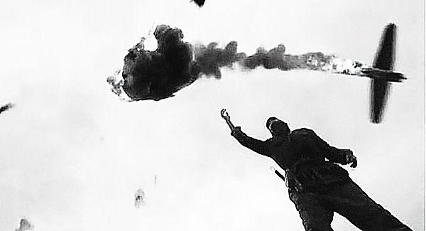 现代时尚挑战，手雷裤裆能否藏匿？，现代时尚挑战，手雷裤裆的隐秘与时尚争议