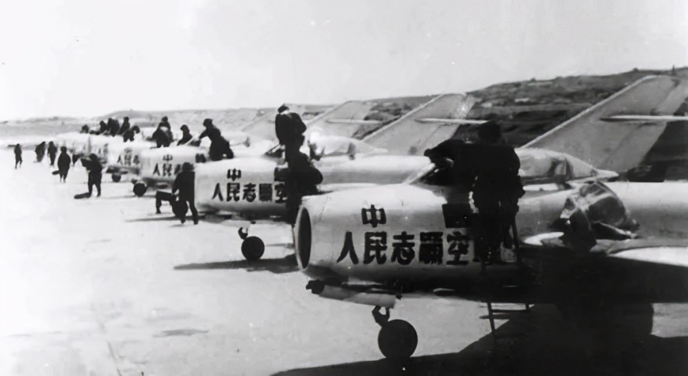 抗美援朝战争中的中国空军装备，回顾与反思，抗美援朝战争中的中国空军装备回顾与反思，装备变迁与战争影响探究