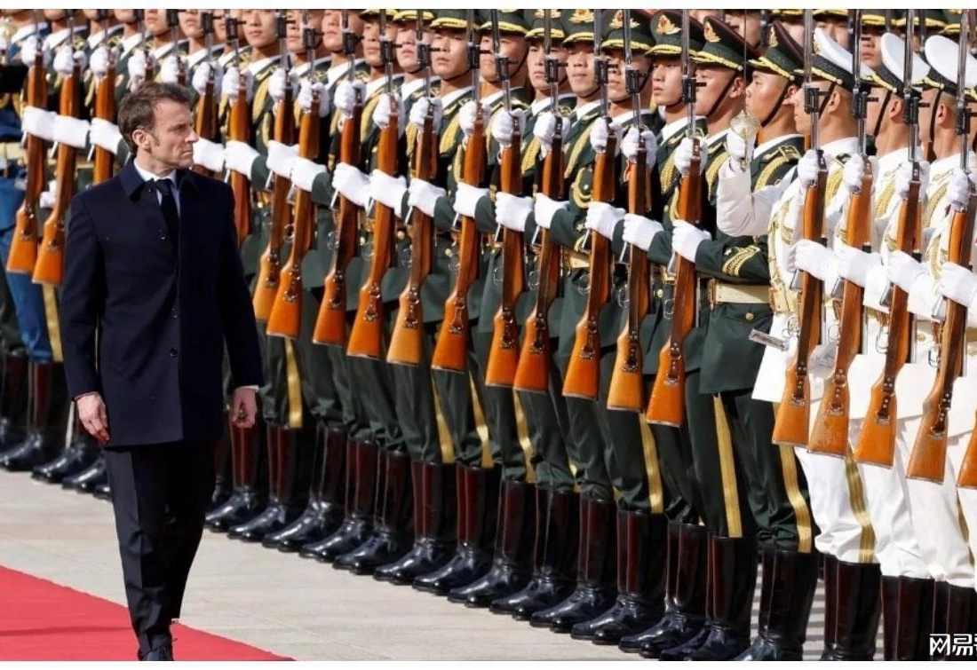 马克龙访华，三军仪仗队的庄严时刻视频记录历史时刻，马克龙访华，三军仪仗队庄严仪式见证历史时刻