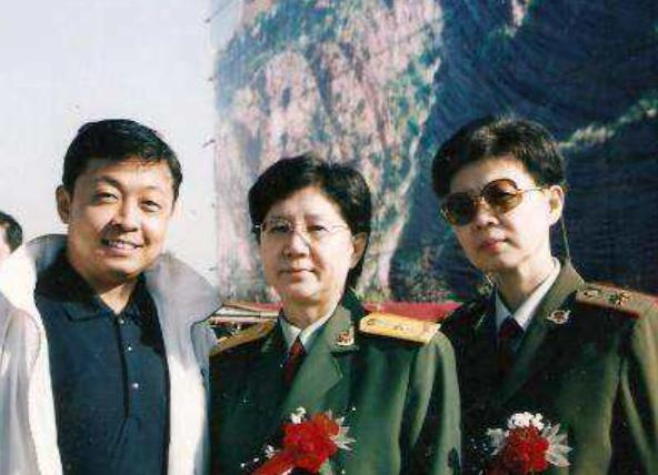 丁晓军将军的妻子，背后的力量与无言的支持，丁晓军将军妻子，背后的力量与坚定支持