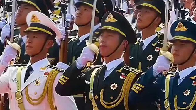 香港人民眼中的阅兵盛典，荣耀与自豪的交织，香港民众视角下的阅兵盛典，荣耀与自豪的辉映