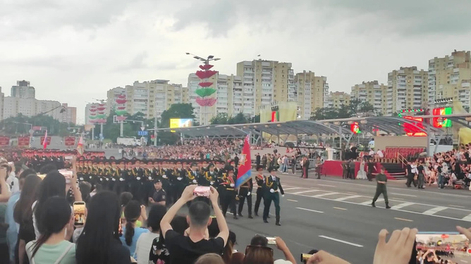 香港人民眼中的阅兵盛典,荣耀与自豪的交织,香港民众视角下的阅兵盛典,荣耀与自豪的辉映