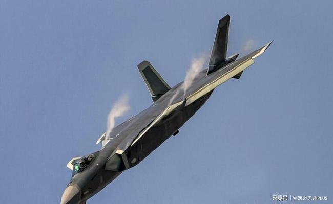 美国双发单尾翼鸭翼隐形飞机，探索先进航空技术的杰作，美国先进航空技术杰作，双发单尾翼鸭翼隐形战机探索