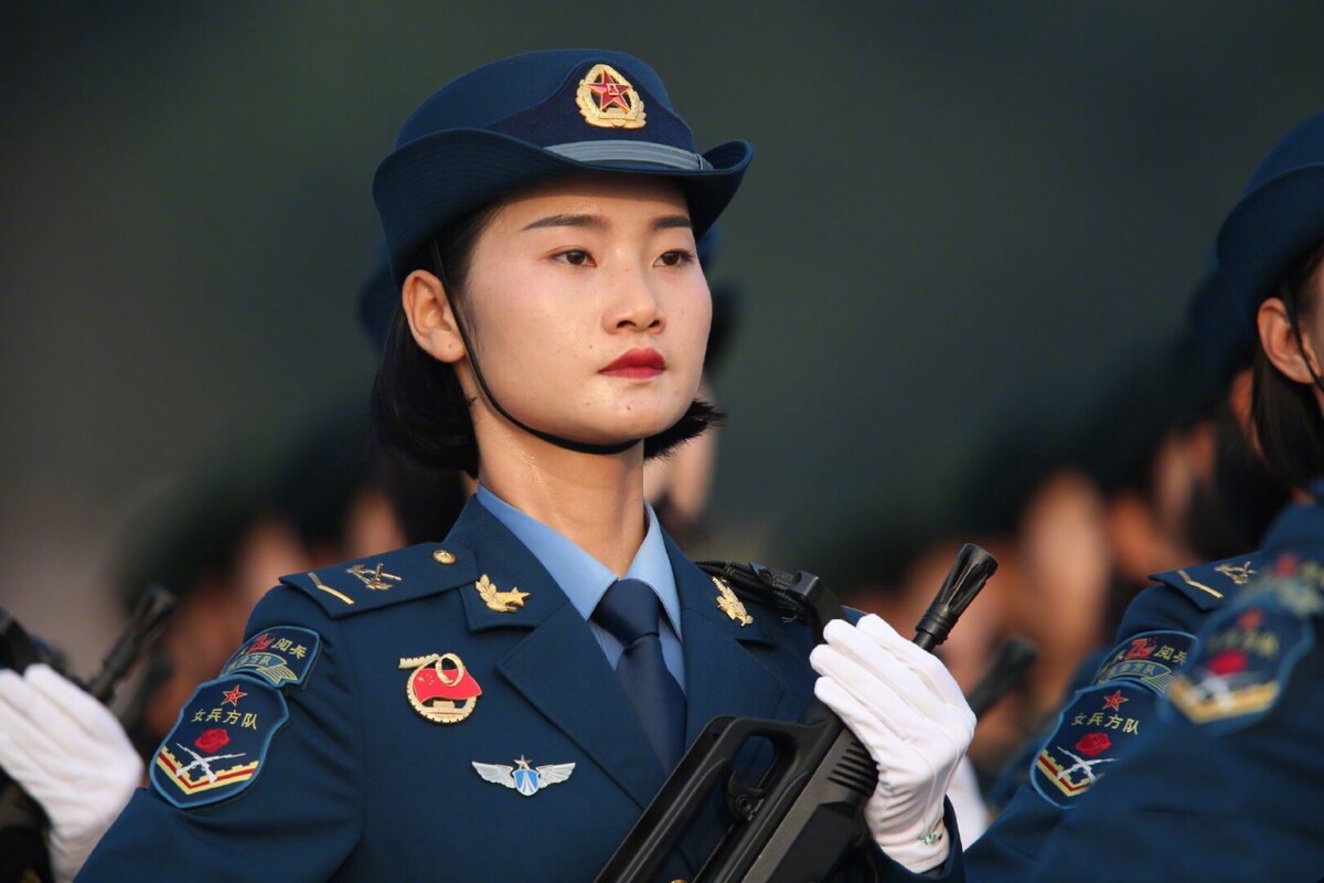 超霸气中国女兵的照片，展现力量与荣耀的瞬间，超霸气中国女兵瞬间，力量与荣耀的展现