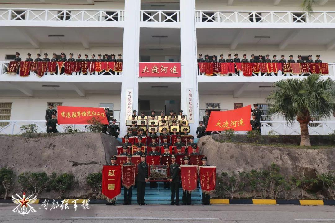 香港阅兵经典回放，荣耀的瞬间与时代的印记，香港阅兵经典瞬间回顾，荣耀印记与时代风采