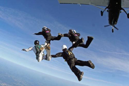 空降兵15军跳伞,英勇无畏的天空战士,空降兵15军跳伞,英勇无畏的天空勇士展现风采