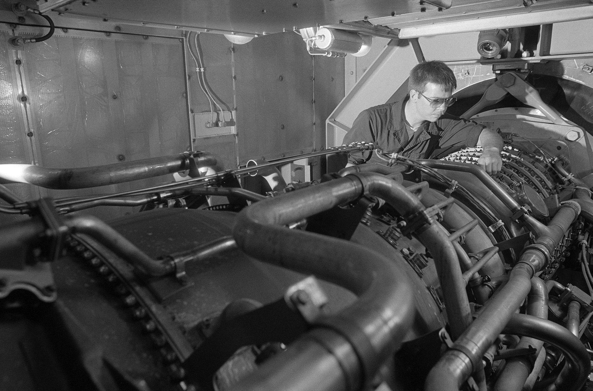 黄蜂级两栖攻击舰的载机能力与未来作战应用，黄蜂级两栖攻击舰载机能力及未来作战应用展望