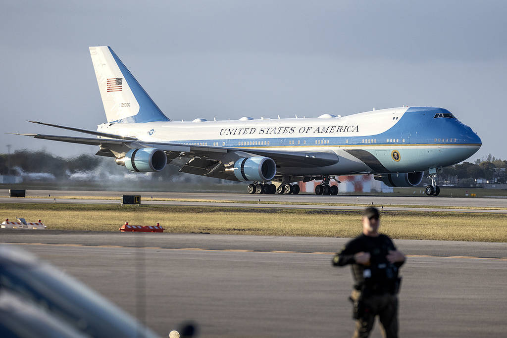 美国大片空军一号的震撼与启示，空军一号，美国大片的震撼与启示