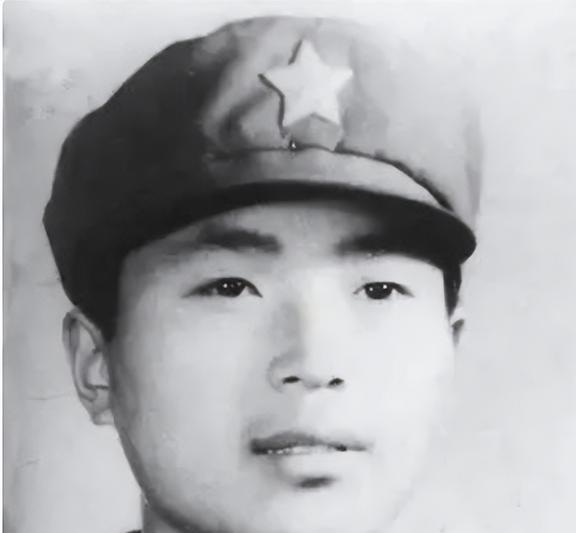 武警丁晓兵之子丁陶，传承英雄精神的年轻一代，武警英雄之子丁陶，英雄精神的传承与发扬