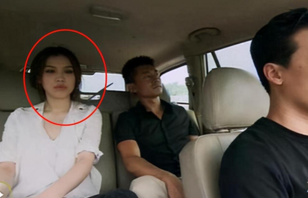 手雷放裤裆，一种特殊的行为与背后的深层含义，特殊行为背后的深层含义，手雷放裤裆揭示了什么？