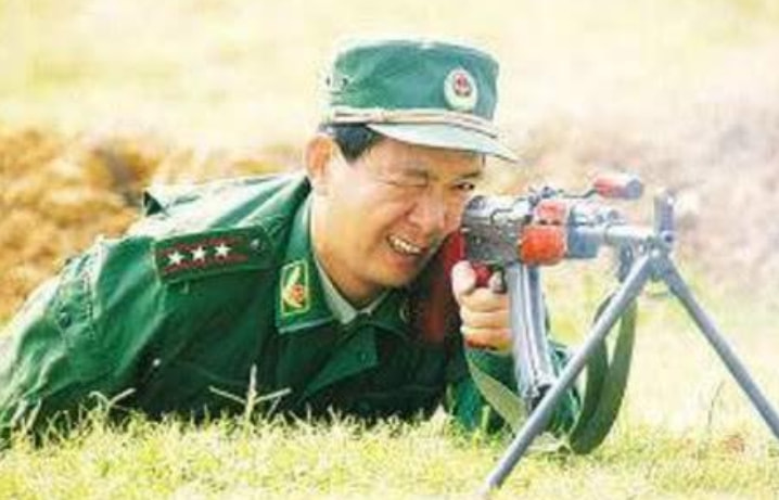 丁晓兵独臂将军，不屈的荣耀与坚韧的力量，独臂将军丁晓兵，荣耀与坚韧的力量展现不屈斗志