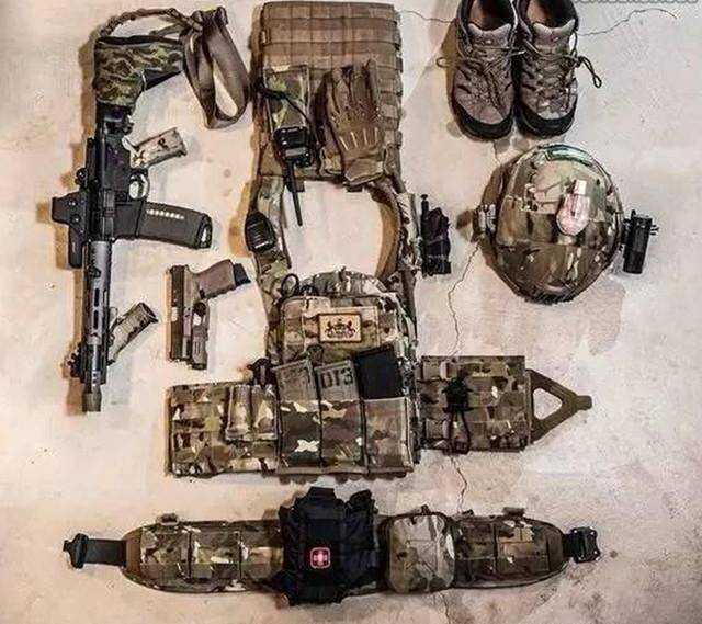 美国单兵装备图片，展现现代战争中的精英装备，现代战争中的精英装备，美国单兵装备图片展示