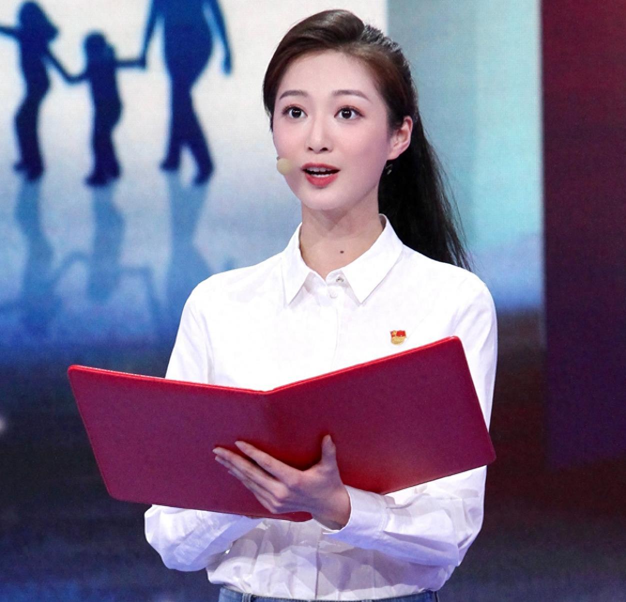 军事频道冯琳，新时代军事传播的一道亮丽风景线，冯琳，新时代军事传播中的璀璨风景线