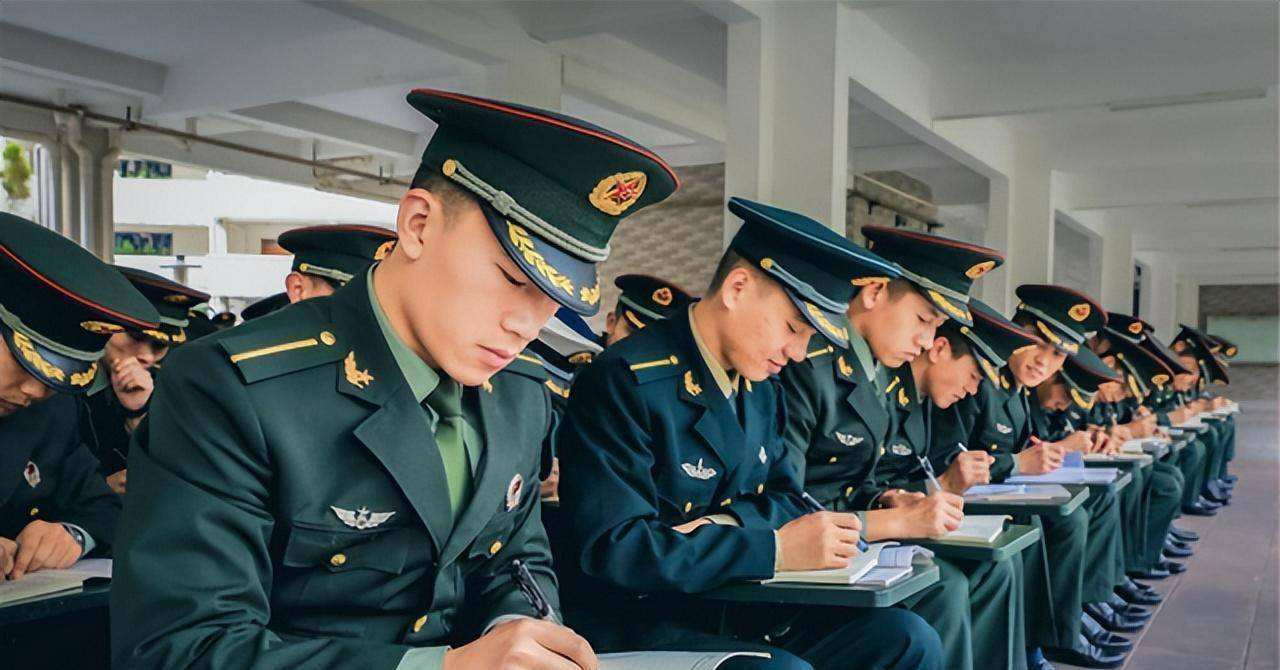 初中毕业能否上军校，解析与探讨，初中毕业能否上军校，解析与探讨之路