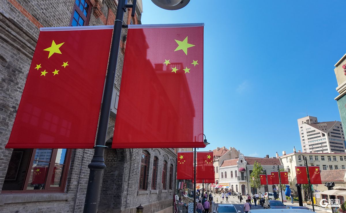 青岛国庆节，繁华盛景与浓厚爱国情怀的交融，青岛国庆节，繁华盛景与爱国情交织的节日庆典