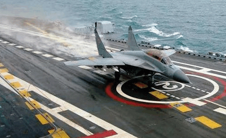 超日王号甲板，探索现代战舰的卓越工艺与独特魅力，超日王号甲板，现代战舰卓越工艺与独特魅力的探索之旅