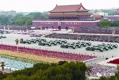 国庆阅兵海军方队领队将军，英勇无畏，展现海军力量的荣耀时刻，国庆阅兵海军方队领队将军展现英勇无畏，海军力量的荣耀时刻亮相舞台