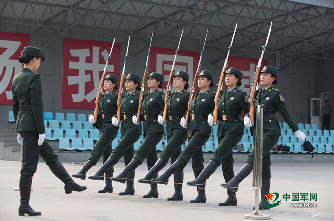 三军仪仗队姿势，威严与荣耀的象征，三军仪仗队姿势，威严与荣耀的标志性展现
