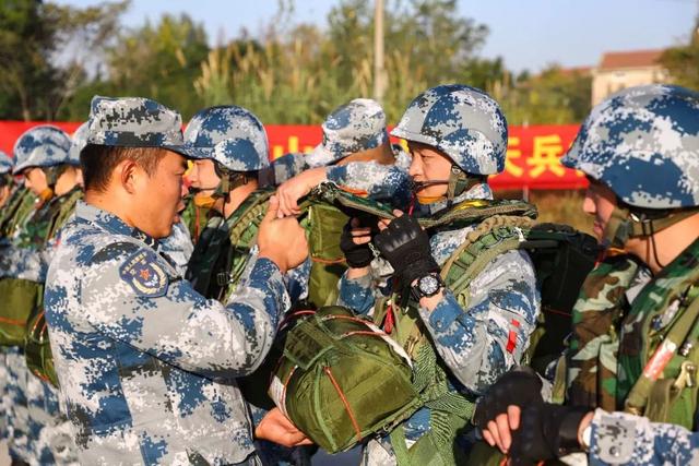 揭秘空降兵15军43师128团，荣耀与使命的交织，揭秘荣耀与使命的交织，空降兵15军43师128团深度解析