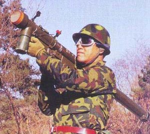 红缨-6便携式防空导弹，现代战场上的守护神，红缨-6便携式防空导弹，现代战场的守护神