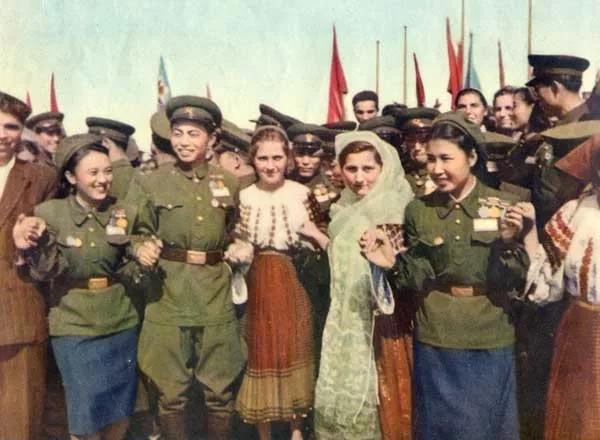 中国女兵礼服裙，传统与现代的完美融合，中国女兵礼服裙，传统与现代的优雅融合