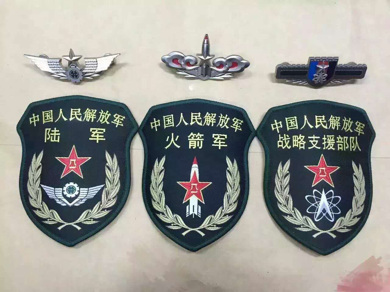 火箭军与陆军军服，中国军事力量的独特风采，中国军事力量风采，火箭军与陆军军服展示独特风采