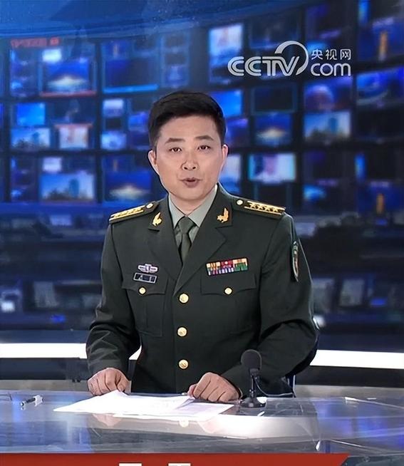 军事频道主持人的军衔，职责与荣誉的象征，军事频道主持人，军衔、职责与荣誉的象征解读